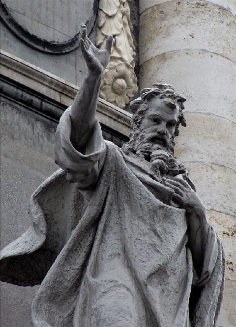 Une statue du clerc grec du IIe siècle, saint Irénée de Lyon