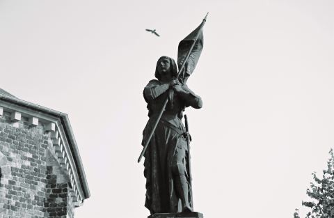 Pourquoi sainte Jeanne d’Arc a-t-elle été brûlée vive ?