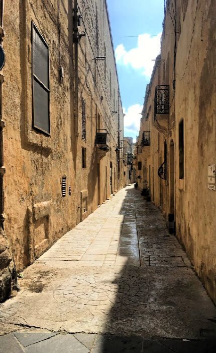 Une rue de Rabat, Malte.